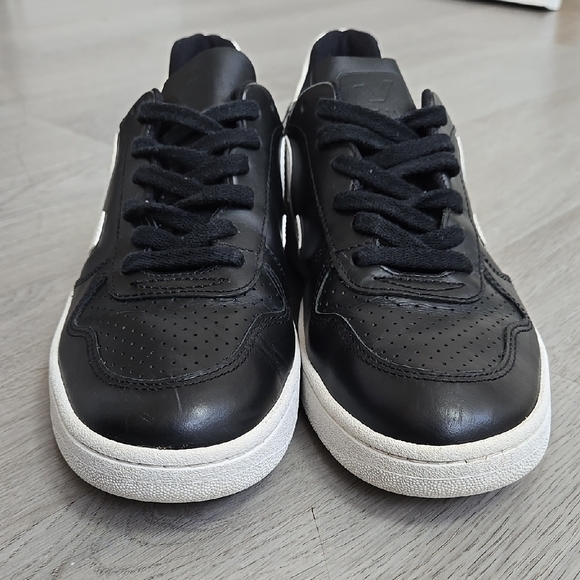 Veja Black and White Leather Sneakers with V Logo - Picture 4 of 11